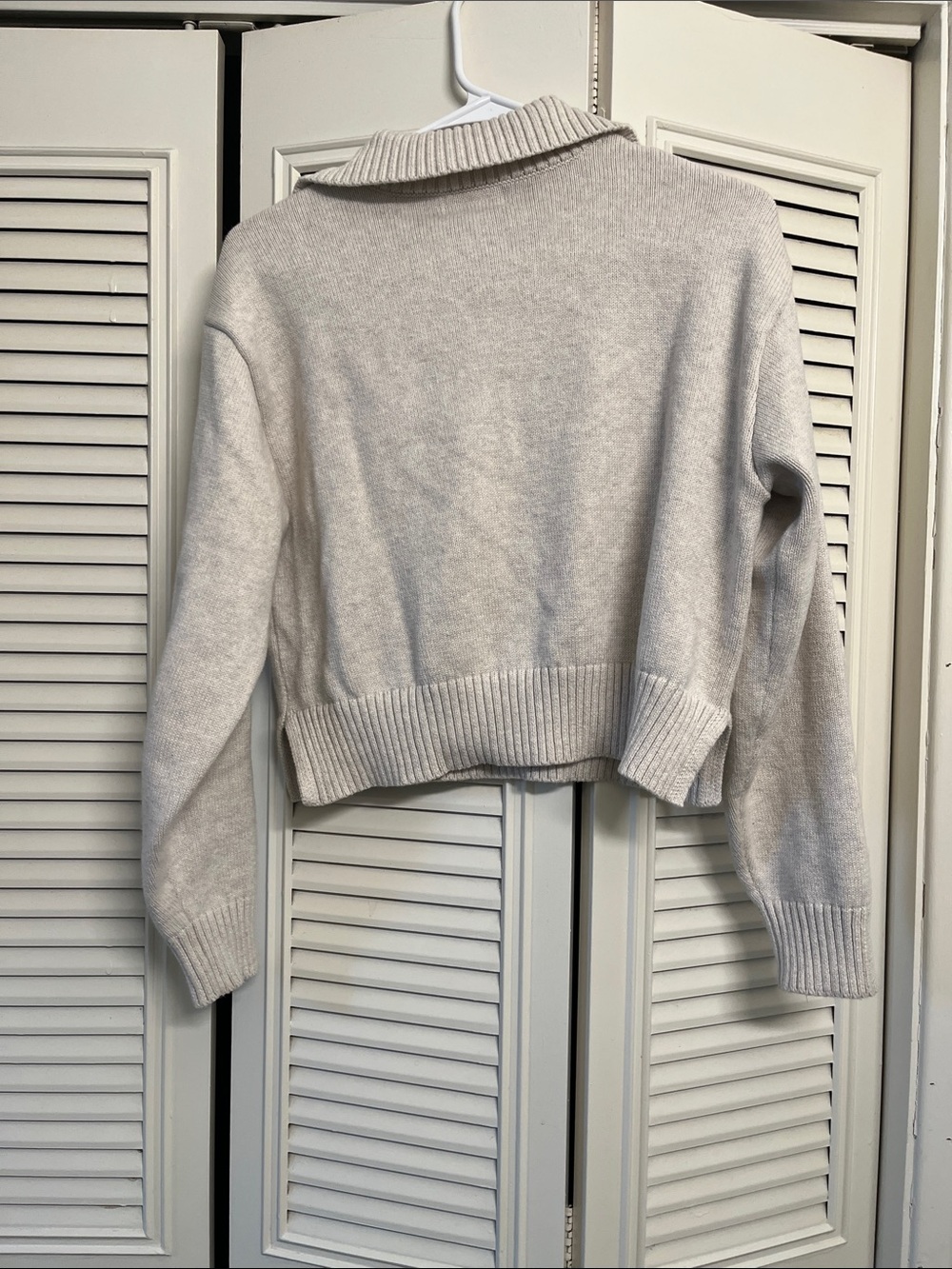 Universal Thread Pullover Size S - Picture 2 of 3
